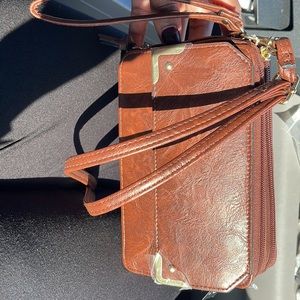 Bueno Collection crossbody wallet bag